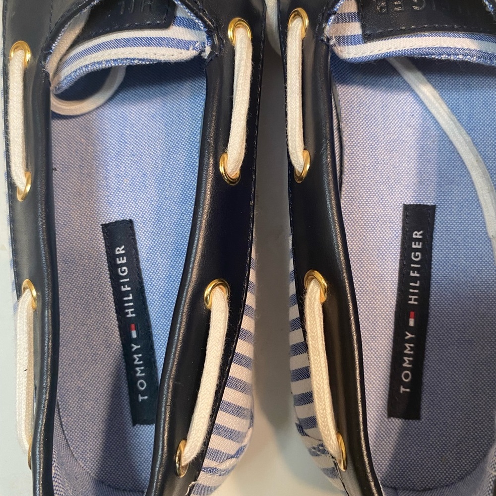 🔥 TOMMY HILFIGER BLUE WHITE STRIPPED BOAT SHOE MEN’S SZ 7.5 WOMEN SZ 9 UNISEX - Picture 8 of 8